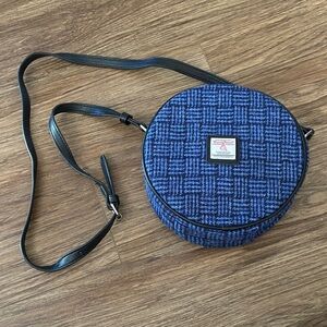 Glen Appin Harris Tweed Scotland blue/black Wool  ROUND 'Bannock' Crossbody
